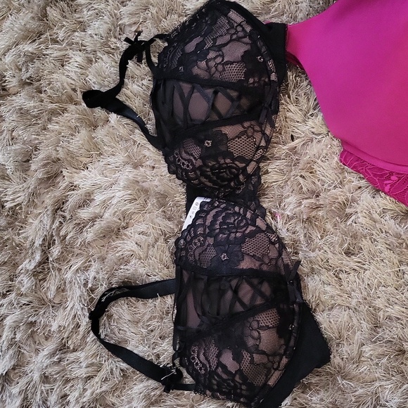 Bundle Cacique Black, Pink, and Red Bra Set - Picture 5 of 12